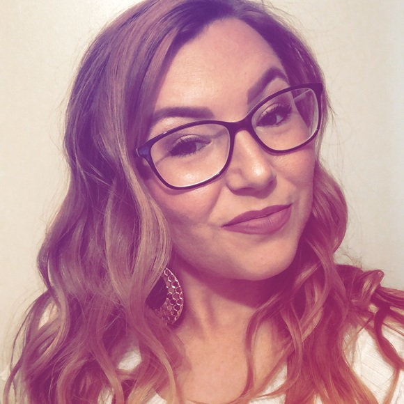 Meet your Posher, Cybil - Picture 3 of 4